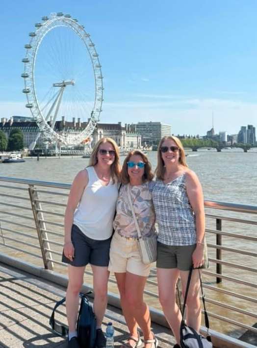 The Twins and I in front of the Eye!